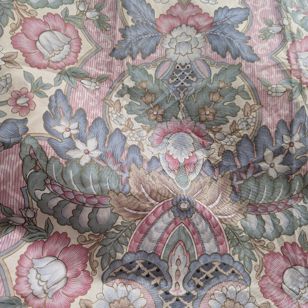 (D02) Floral Fabric - Picture 2 of 3